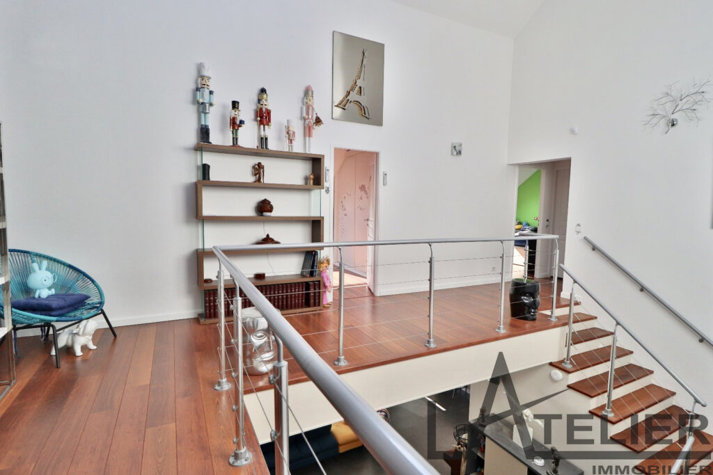 Maison Moderne de 250m2 avec 6 chambres et piscine – 9 pièces – 7 chambres – 250 m²