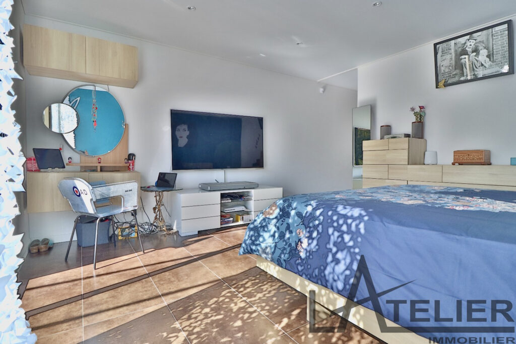 Maison Moderne de 250m2 avec 6 chambres et piscine – 9 pièces – 7 chambres – 250 m²