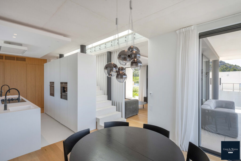 A Vendre, Maison de 213 m2 sur un Terrain d’env 1.000 m2 à M – 5 pièces – 5 chambres – 213 m²