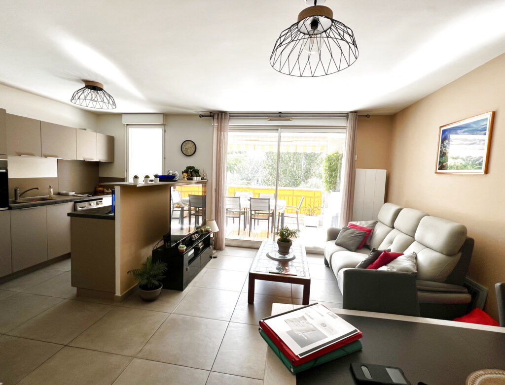 Six Fours les plages, Grand T2 en parfait état dans résidenc – 2 pièces – 1 chambre – 48 m²