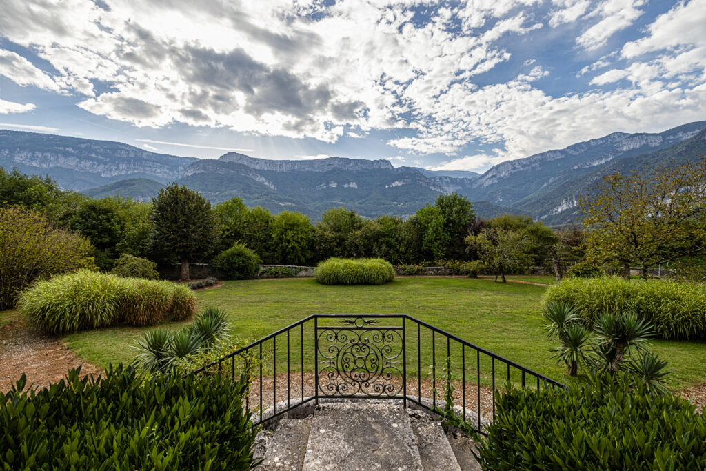 Magnifique maison bourgeoise et ses dependances – 16 pièces – 15 chambres – 582.22 m²