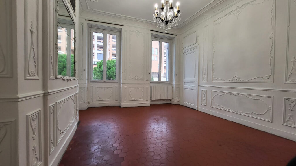 Appartement bourgeois 90m2 À vendre à Marseille 13002 balcon – 4 pièces – 2 chambres – 96 m²