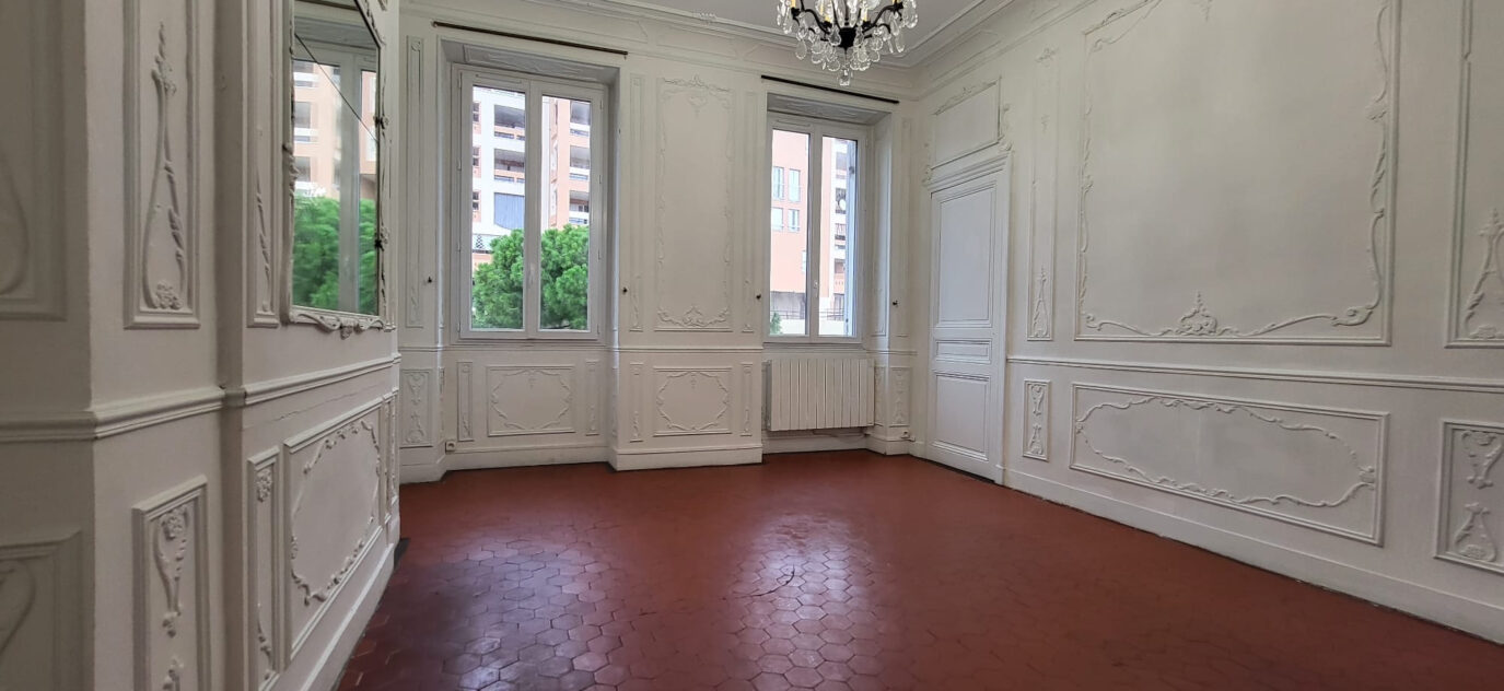 Appartement bourgeois 90m2 À vendre à Marseille 13002 balcon – 4 pièces – 2 chambres – 96 m²