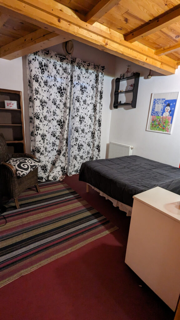 VILLA AVEC PISCINE HORS LOTISSEMENT – 6 pièces – 3 chambres – 147 m²