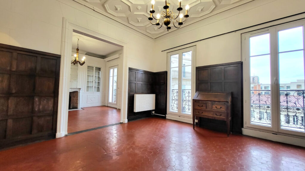 Appartement bourgeois 90m2 À vendre à Marseille 13002 balcon – 4 pièces – 2 chambres – 96 m²