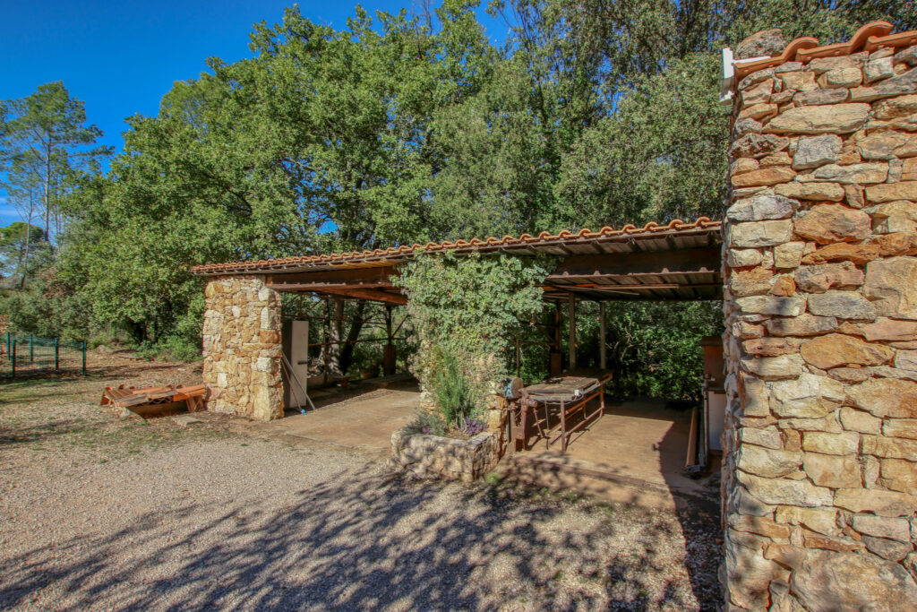 Ancienne Bergerie authentique en pierre de taille  sur un te – 11 pièces – 6 chambres – 310 m²