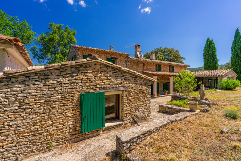 A Vendre en Off-Market, Maison de 180 m2 avec Piscine sur u – 9 pièces – 4 chambres – 180 m²