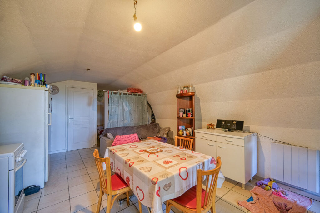 Propriété en pierres composée de 4 logements individuels – 14 pièces – 7 chambres – 287 m²