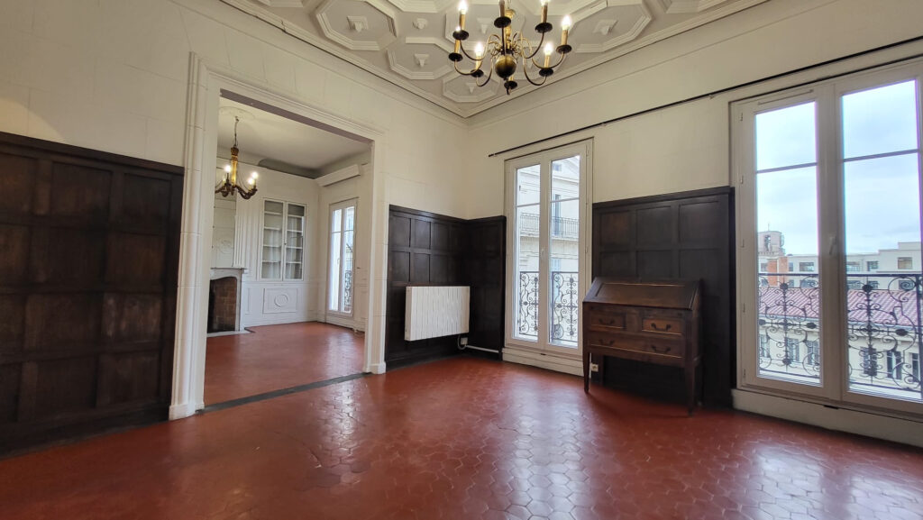 Appartement bourgeois 90m2 À vendre à Marseille 13002 balcon – 4 pièces – 2 chambres – 96 m²