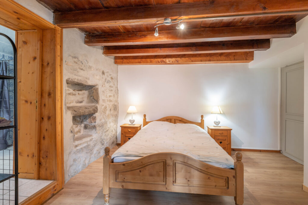 Demeure de charme du XVIIè avec duplex T4 – 16 pièces – 9 chambres – 344 m²