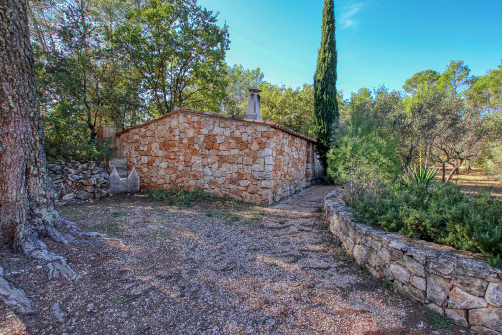 Ancienne Bergerie authentique en pierre de taille  sur un te – 11 pièces – 6 chambres – 310 m²