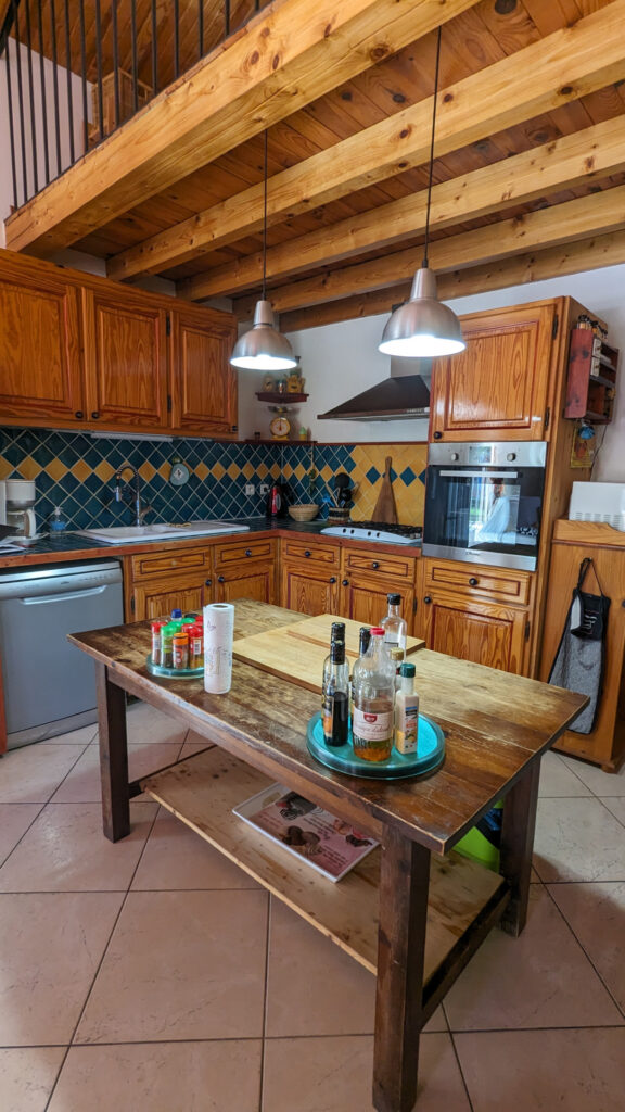 VILLA AVEC PISCINE HORS LOTISSEMENT – 6 pièces – 3 chambres – 147 m²