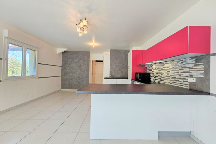 Appartement à vendre à Péron