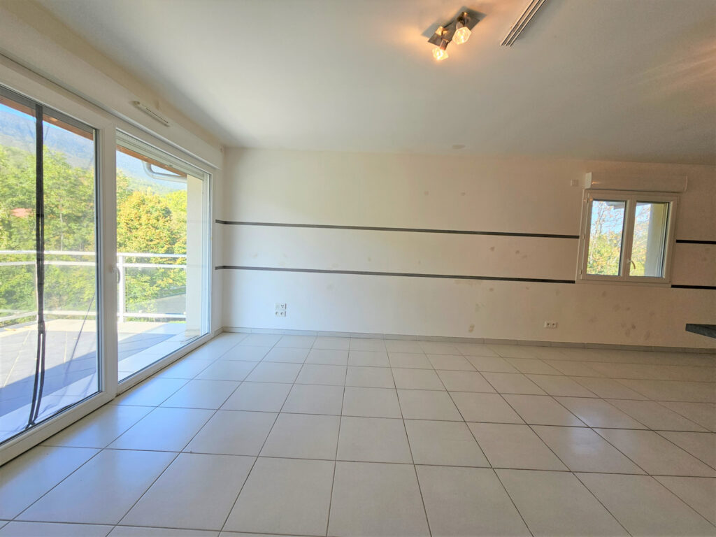 Attique avec vue dégagée T2 à Peron de 57m2 – 2 pièces – 1 chambre – 57 m²