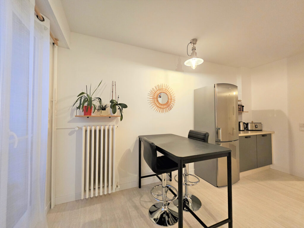 Centre Divonne, charmant T3 de 91m2 avec balcons – 3 pièces – 2 chambres – 91 m²