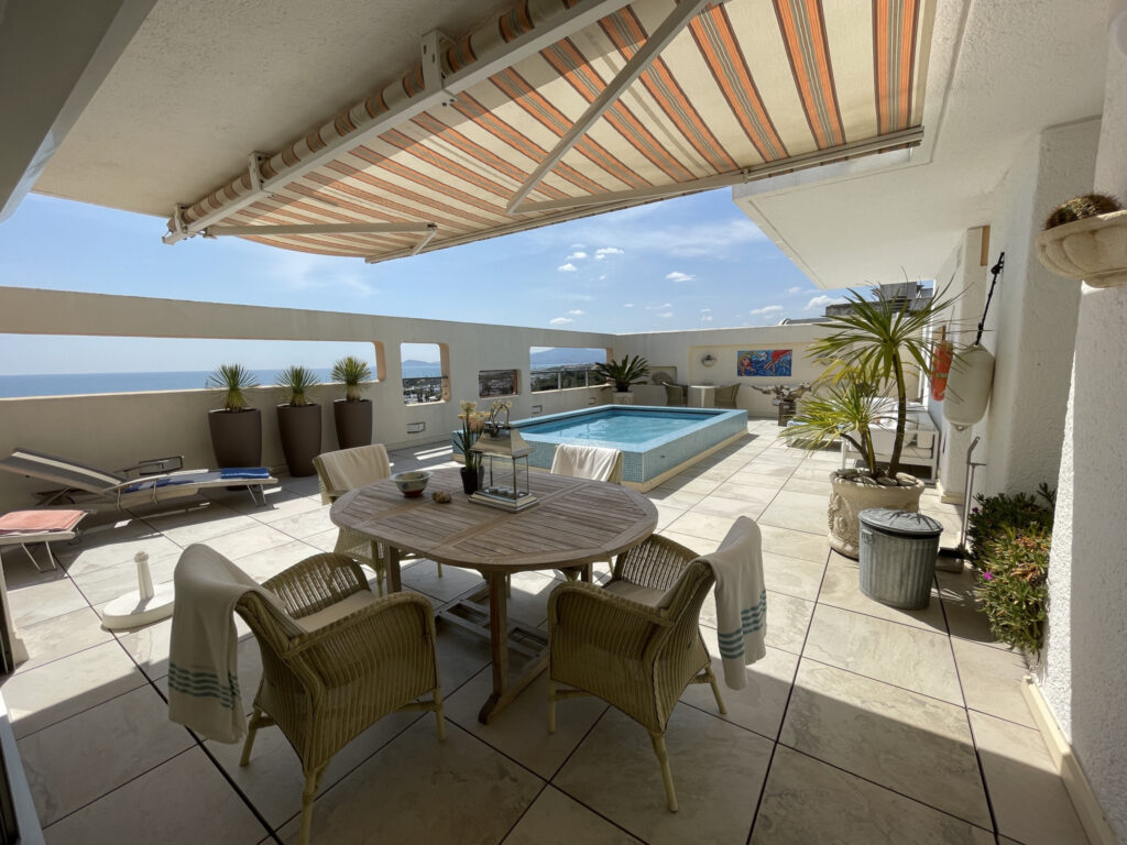 Penthouse 5 pièces 118m2 – Terrasse 219m2 – Vue panoramique  – 5 pièces – 3 chambres – 118.48 m²