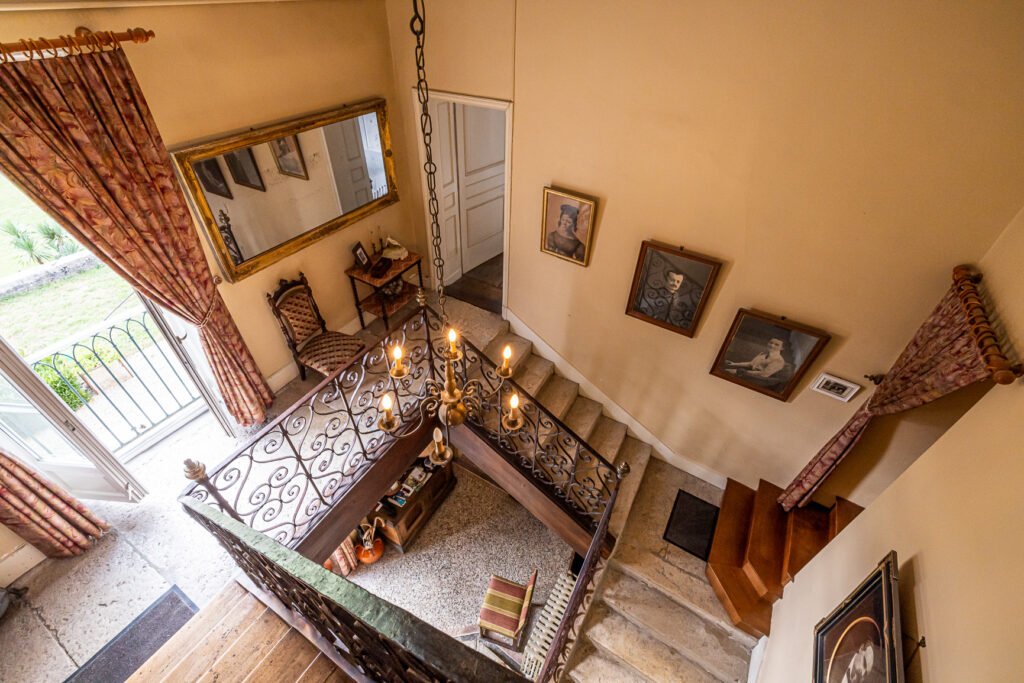 Magnifique maison bourgeoise et ses dependances – 16 pièces – 15 chambres – 582.22 m²