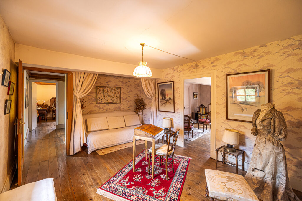 Magnifique maison bourgeoise et ses dependances – 16 pièces – 15 chambres – 582.22 m²