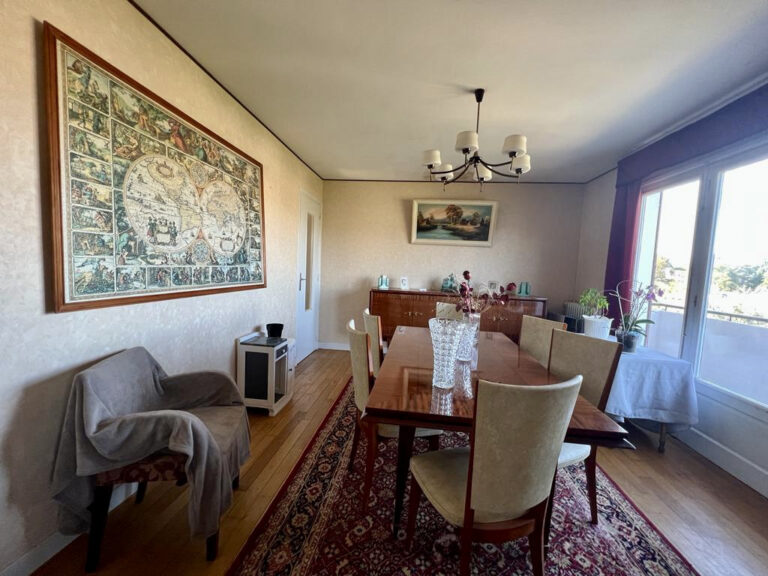 Maison familiale dans les hauteurs de saint-girons  – 9 pièces – 6 chambres – 211 m²