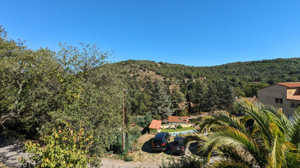 VILLA AVEC PISCINE HORS LOTISSEMENT – 6 pièces – 3 chambres – 147 m²