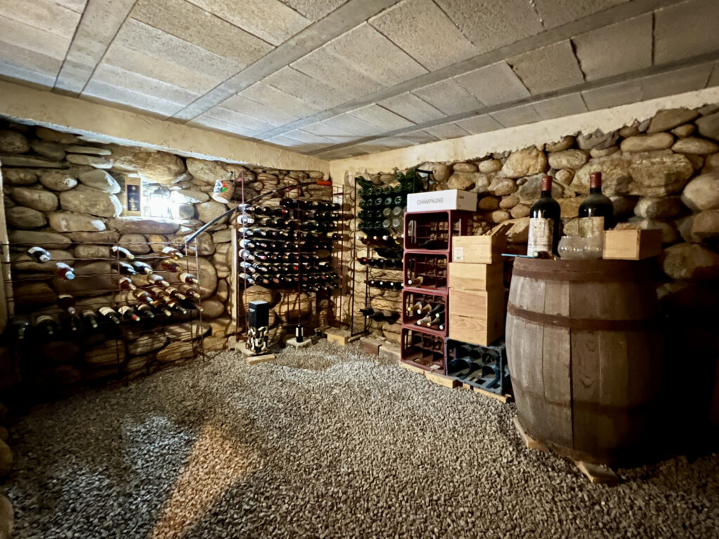 Villa de plain-pied, 3ch, piscine, dépendances, 6000m2 de te – 6 pièces – 3 chambres – 196 m²