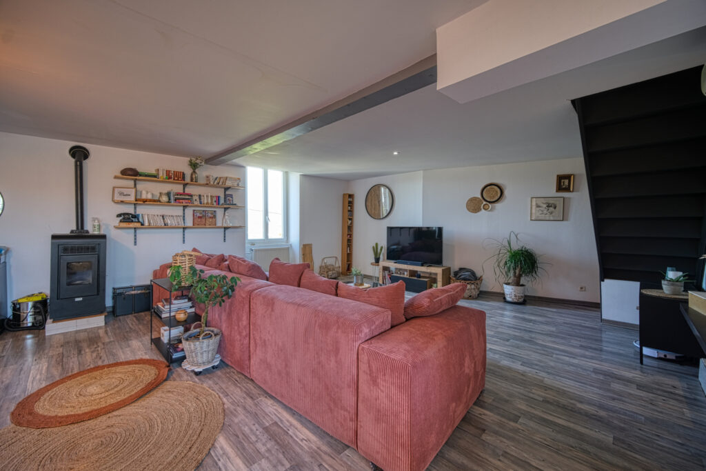 Propriété en pierres composée de 4 logements individuels – 14 pièces – 7 chambres – 287 m²