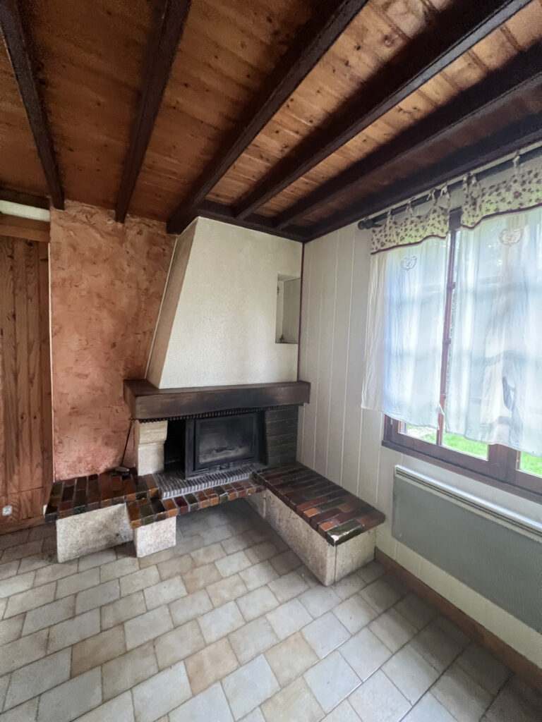 A vendre  chalet  sur terrain de  3600 m2 paysagé – 2 pièces – 1 chambre – 36 m²