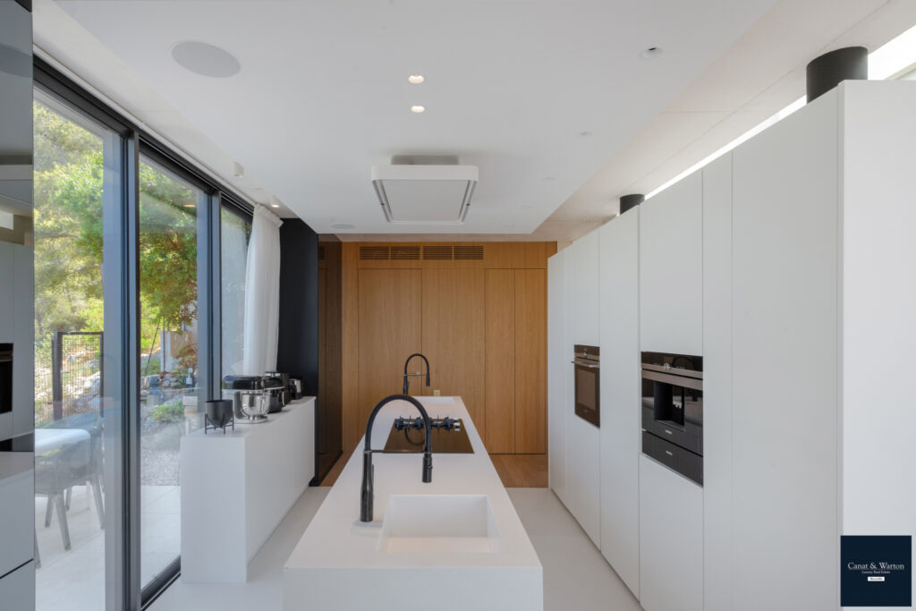 A Vendre, Maison de 213 m2 sur un Terrain d’env 1.000 m2 à M – 5 pièces – 5 chambres – 213 m²