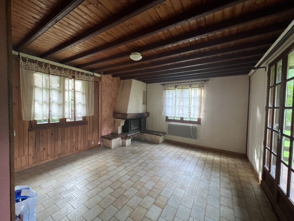 A vendre  chalet  sur terrain de  3600 m2 paysagé – 2 pièces – 1 chambre – 36 m²