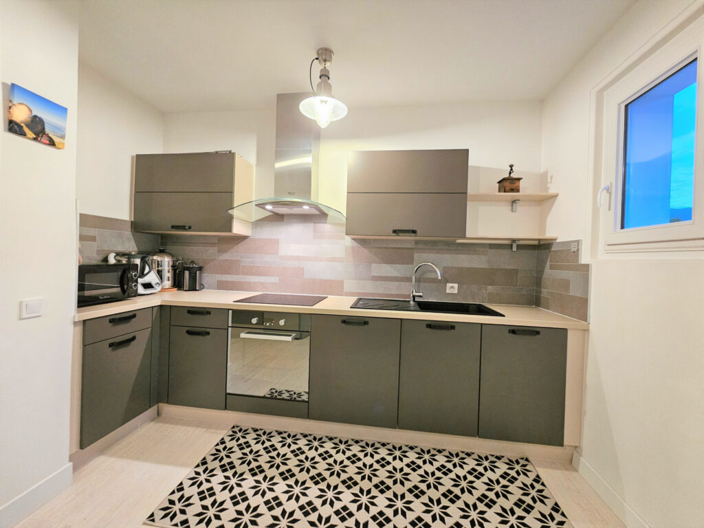 Centre Divonne, charmant T3 de 91m2 avec balcons – 3 pièces – 2 chambres – 91 m²