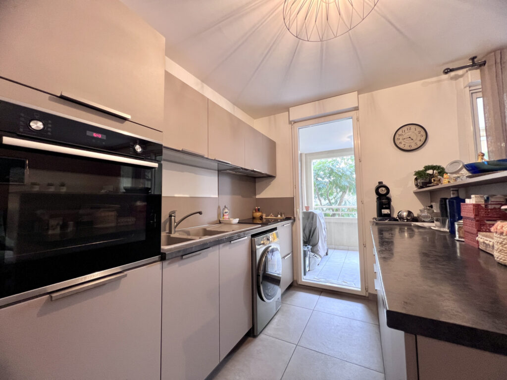 Six Fours les plages, Grand T2 en parfait état dans résidenc – 2 pièces – 1 chambre – 48 m²