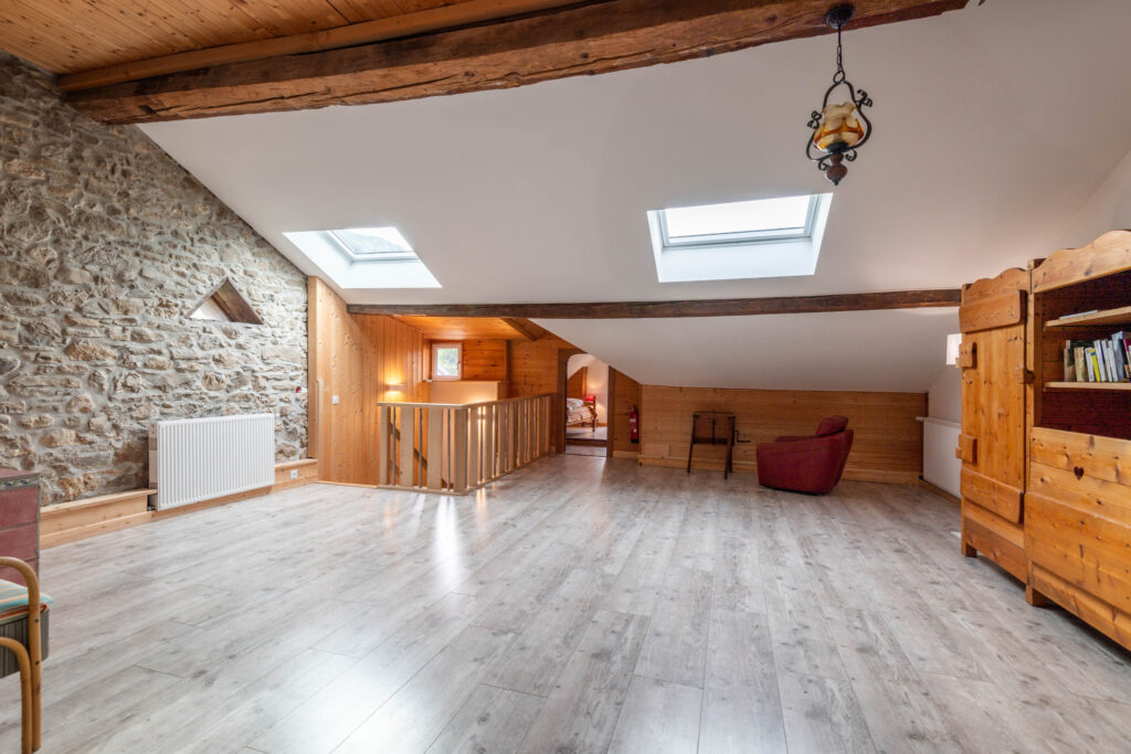 Demeure de charme du XVIIè avec duplex T4 – 16 pièces – 9 chambres – 344 m²