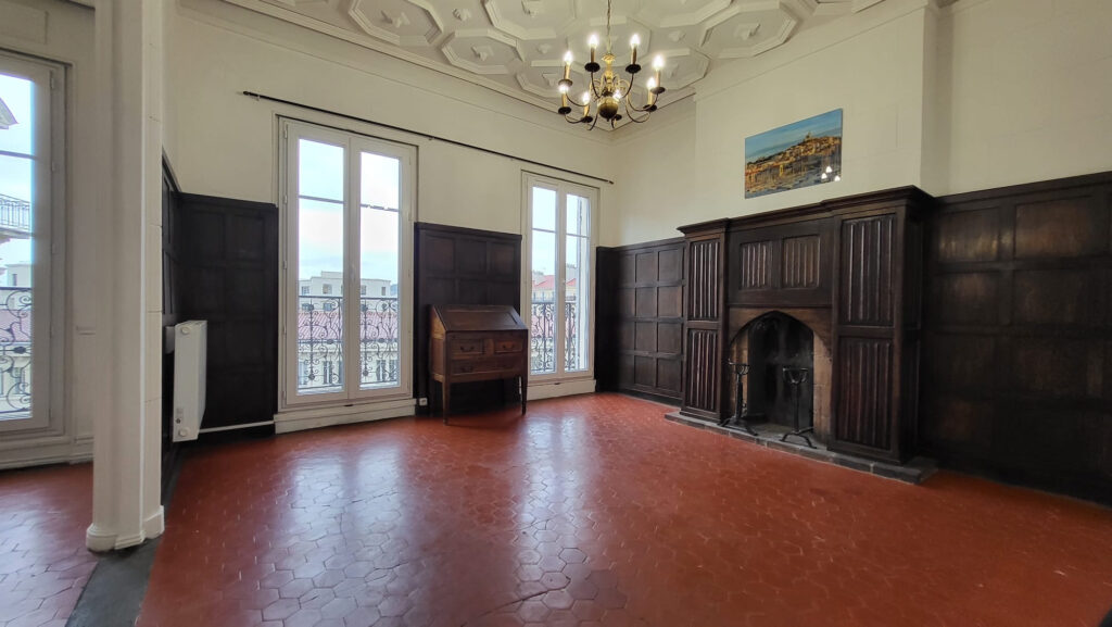 Appartement bourgeois 90m2 À vendre à Marseille 13002 balcon – 4 pièces – 2 chambres – 96 m²