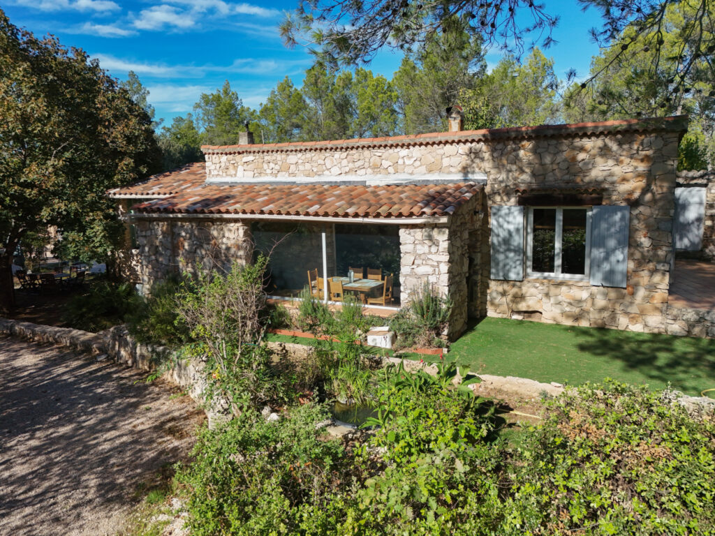 Ancienne Bergerie authentique en pierre de taille  sur un te – 11 pièces – 6 chambres – 310 m²