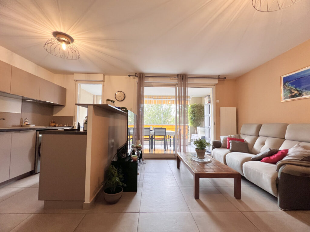 Six Fours les plages, Grand T2 en parfait état dans résidenc – 2 pièces – 1 chambre – 48 m²