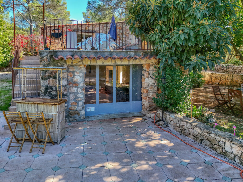 Ancienne Bergerie authentique en pierre de taille  sur un te – 11 pièces – 6 chambres – 310 m²