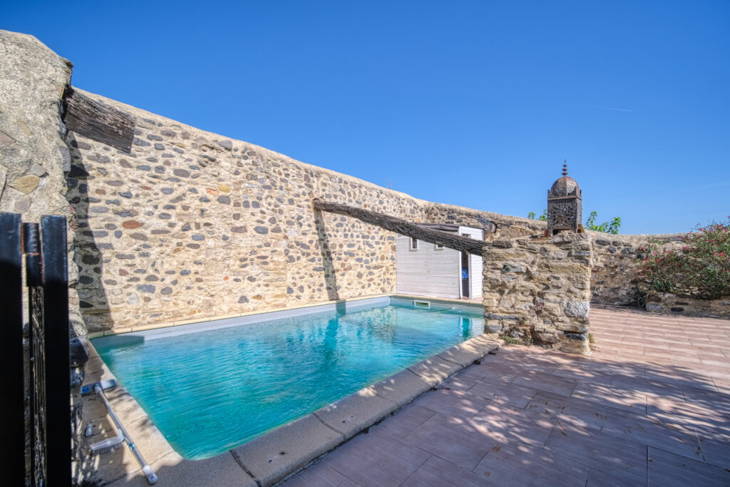 Propriété en pierres composée de 4 logements individuels – 14 pièces – 7 chambres – 287 m²