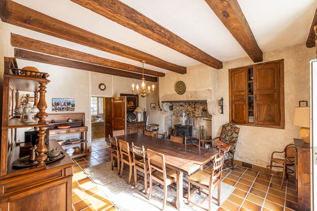 Magnifique maison bourgeoise et ses dependances – 16 pièces – 15 chambres – 582.22 m²