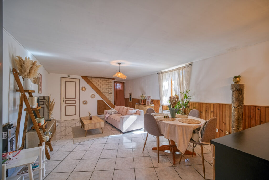 Propriété en pierres composée de 4 logements individuels – 14 pièces – 7 chambres – 287 m²