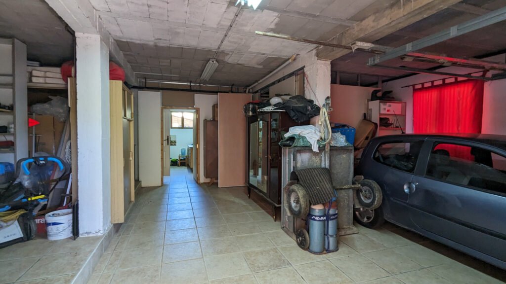 VILLA AVEC PISCINE HORS LOTISSEMENT – 6 pièces – 3 chambres – 147 m²