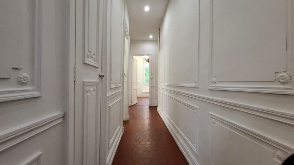 Appartement bourgeois 90m2 À vendre à Marseille 13002 balcon – 4 pièces – 2 chambres – 96 m²