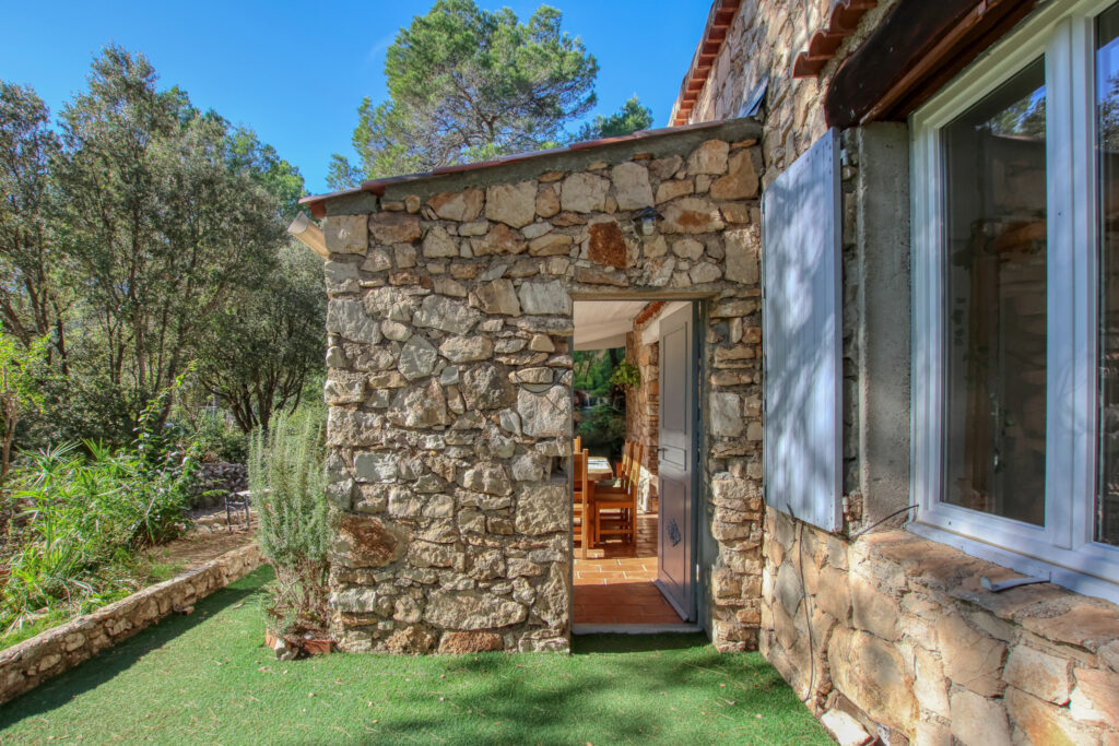 Ancienne Bergerie authentique en pierre de taille  sur un te – 11 pièces – 6 chambres – 310 m²