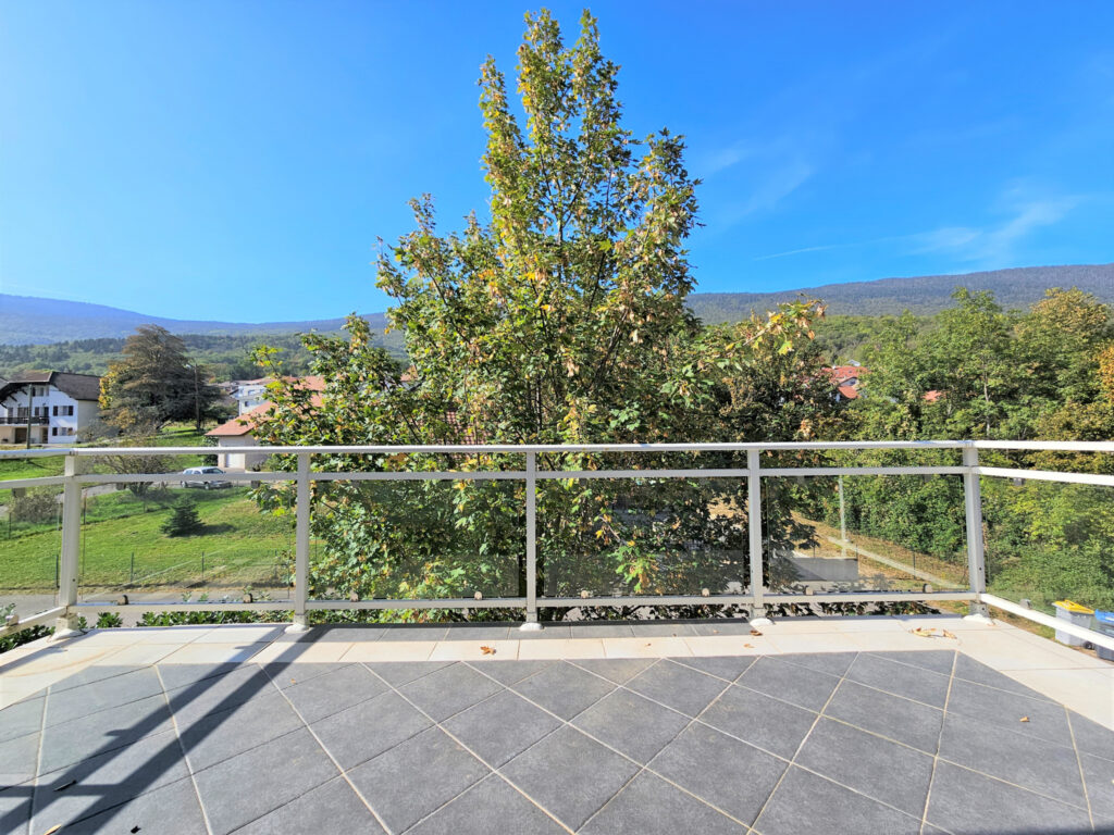 Attique avec vue dégagée T2 à Peron de 57m2 – 2 pièces – 1 chambre – 57 m²