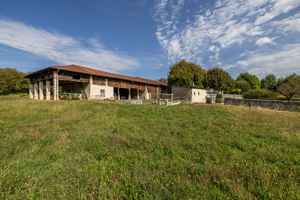 Magnifique maison bourgeoise et ses dependances – 16 pièces – 15 chambres – 582.22 m²