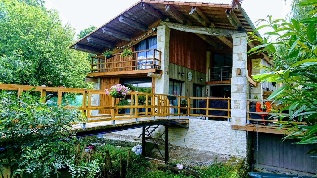 MAISON COUP DE COEUR AU BORD DE L EAU – 5 pièces – 3 chambres – 180 m²