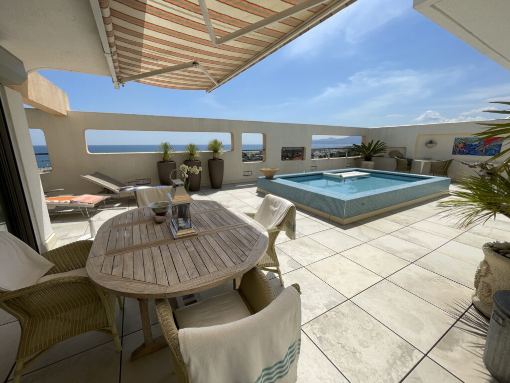 Penthouse 5 pièces 118m2 – Terrasse 219m2 – Vue panoramique  – 5 pièces – 3 chambres – 118.48 m²