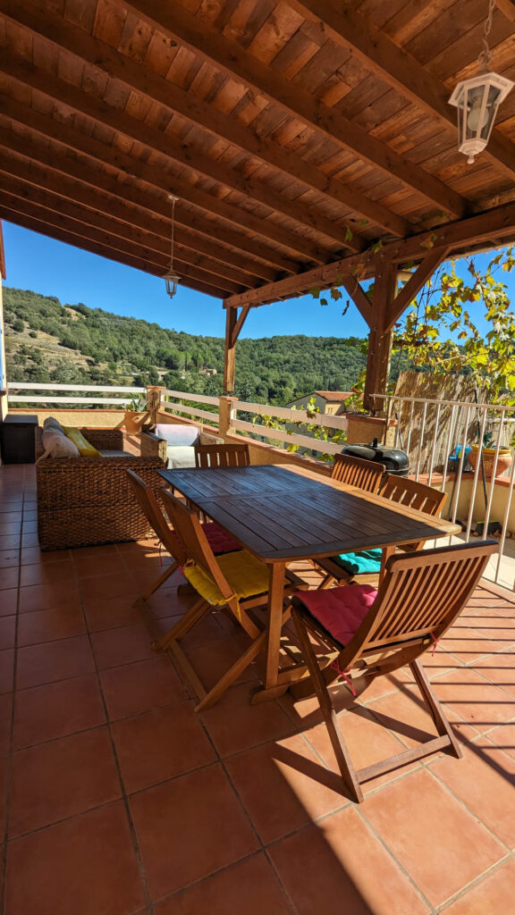 VILLA AVEC PISCINE HORS LOTISSEMENT – 6 pièces – 3 chambres – 147 m²