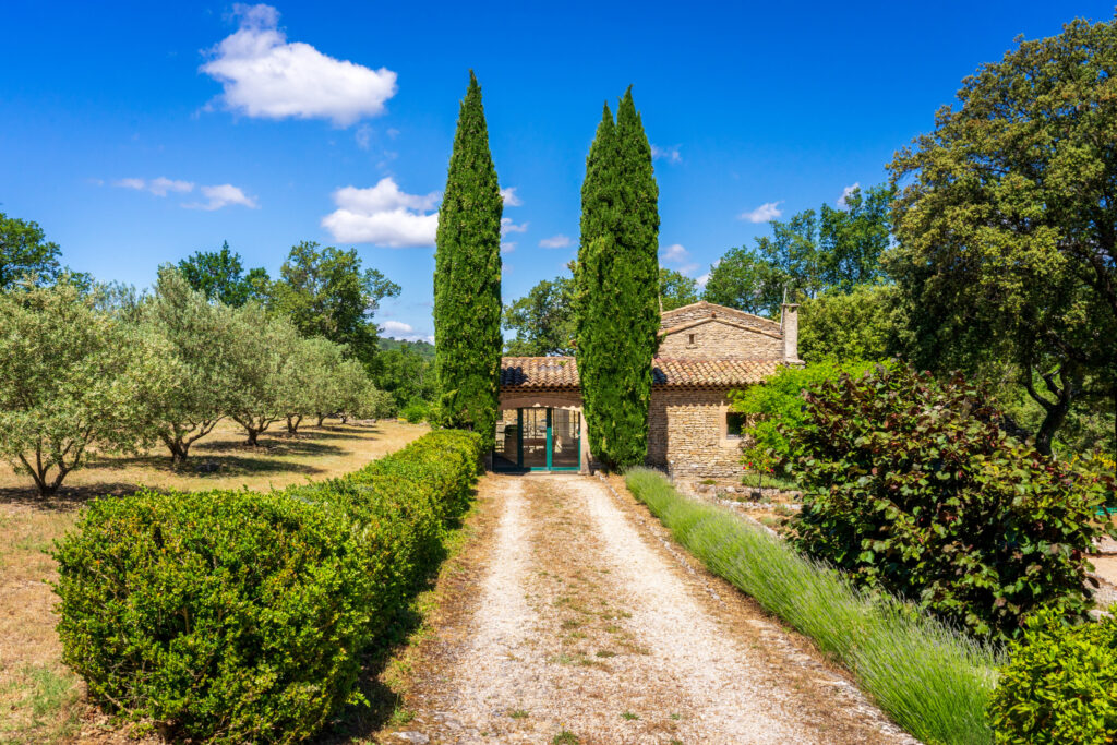 A Vendre en Off-Market, Maison de 180 m2 avec Piscine sur u – 9 pièces – 4 chambres – 180 m²