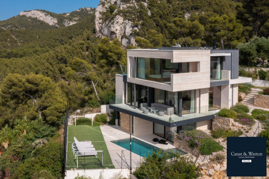 A Vendre, Maison de 213 m2 sur un Terrain d’env 1.000 m2 à M – 5 pièces – 5 chambres – 213 m²