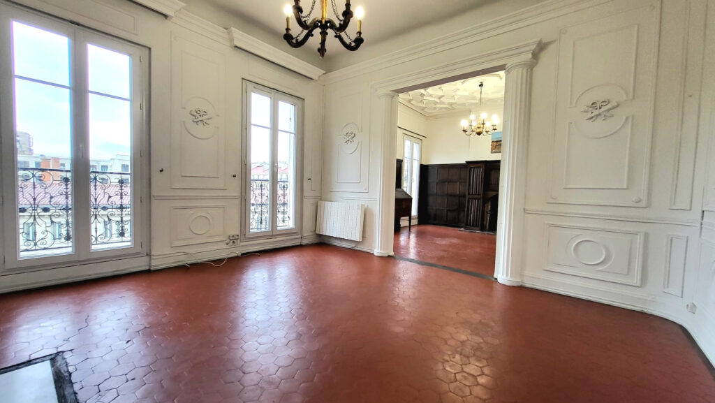 Appartement bourgeois 90m2 À vendre à Marseille 13002 balcon – 4 pièces – 2 chambres – 96 m²